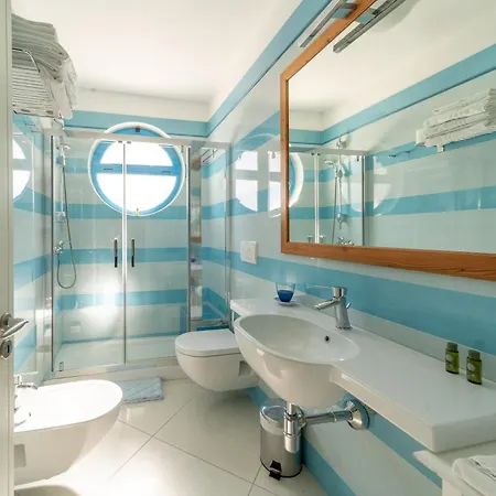 Lo Scalo Marina Di Novaglie Bed & Breakfast 4*
